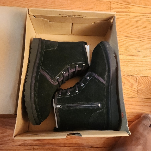 Ugg k Harkley - Picture 1 of 4